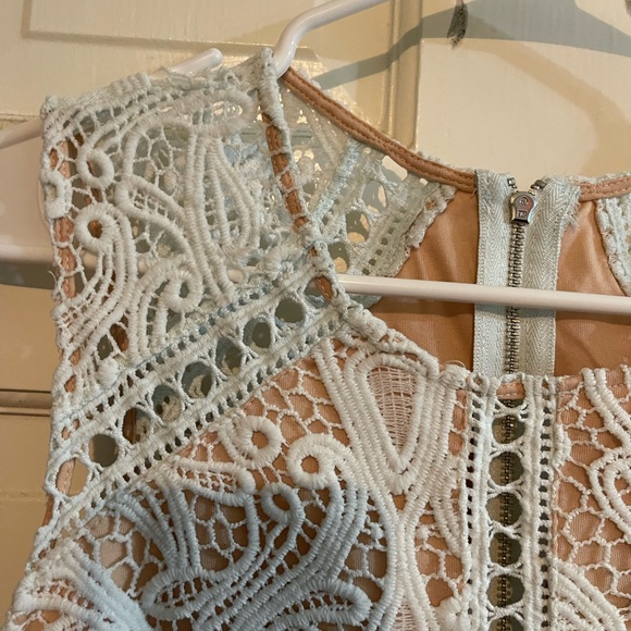 Lulus - Picture 3 of 4